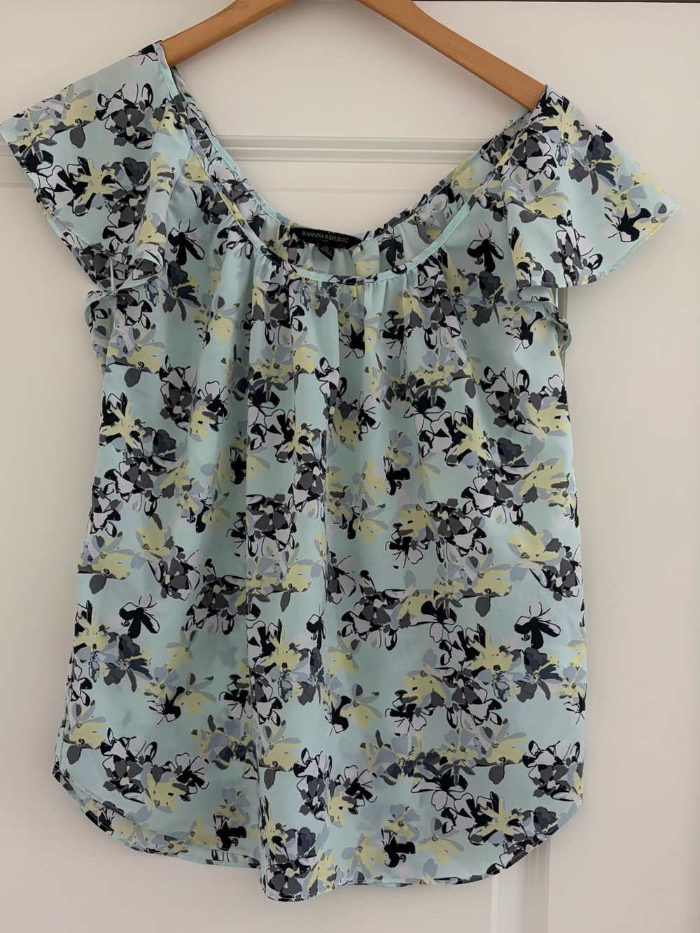 Banana Republic Light mint green Floral  Top